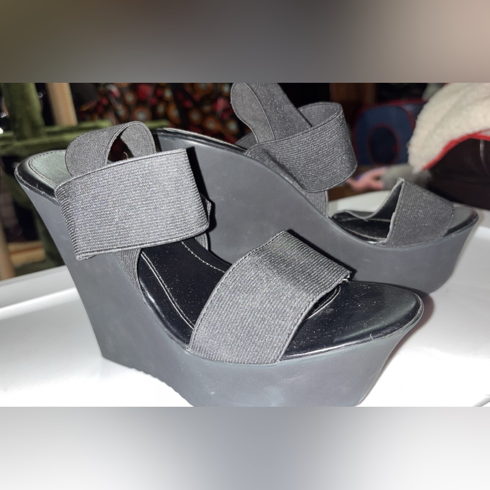 Black wedge heels